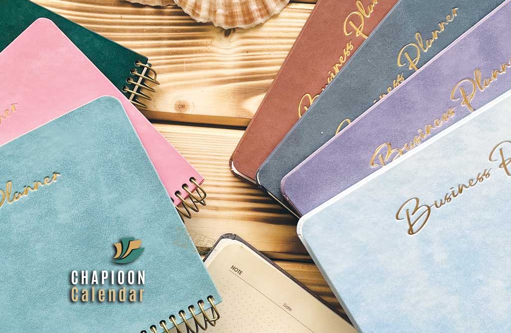 مقایسه سررسید روزانه، هفتگی و ماهانه برای سال ۱۴۰۵؛ راهنمای خرید بهترین سررسید 1405 از سالنامه چاپیون