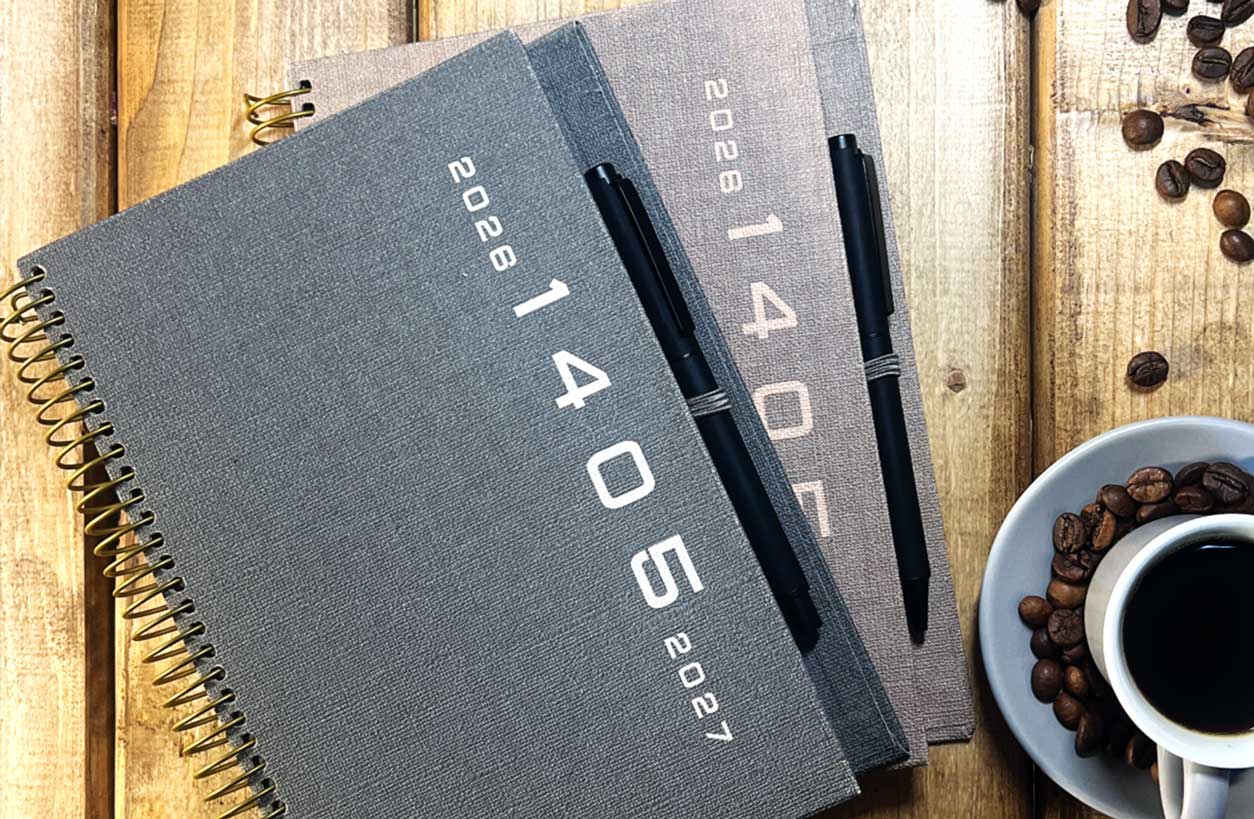 تقویم شمسی، قمری و میلادی سررسید ۱۴۰۵؛ راهنمای جامع سالنامه چاپی با تقویم کامل